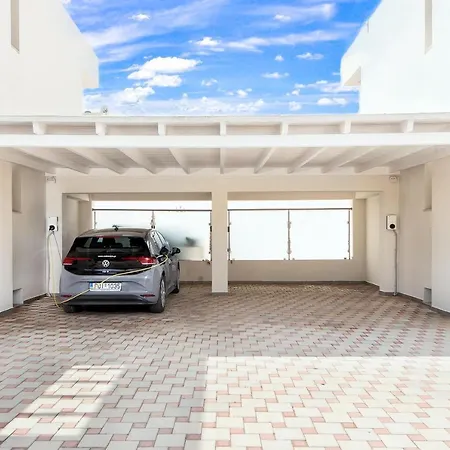 Odysseas Villa Lalyssos